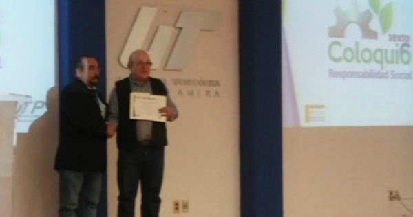 Fernando Seriñá recibe reconocimiento tras participación en el Sexto Coloquio de Responsabilidad Social (Sandra Sosa)
