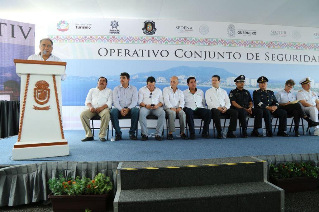 El gobernador y el secretarop de Turismo iniciaron el operativo. (Especial)
