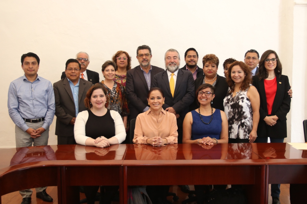 El Sedif otorgará becas para apoyar la manutención de los 12 adolescentes en los hogares donde serán recibidos. (Especial)