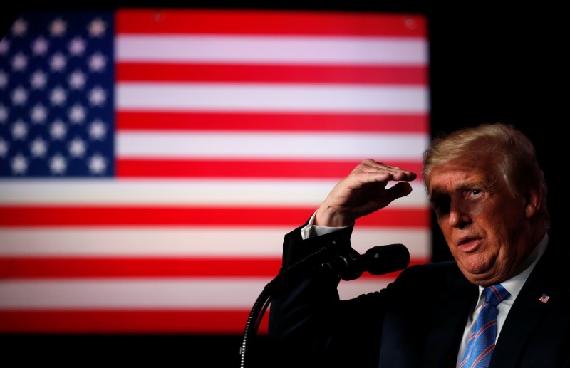 En sus tuits matutinos, Donald Trump dijo que la policía fronteriza está haciendo un "gran trabajo". (Reuters)