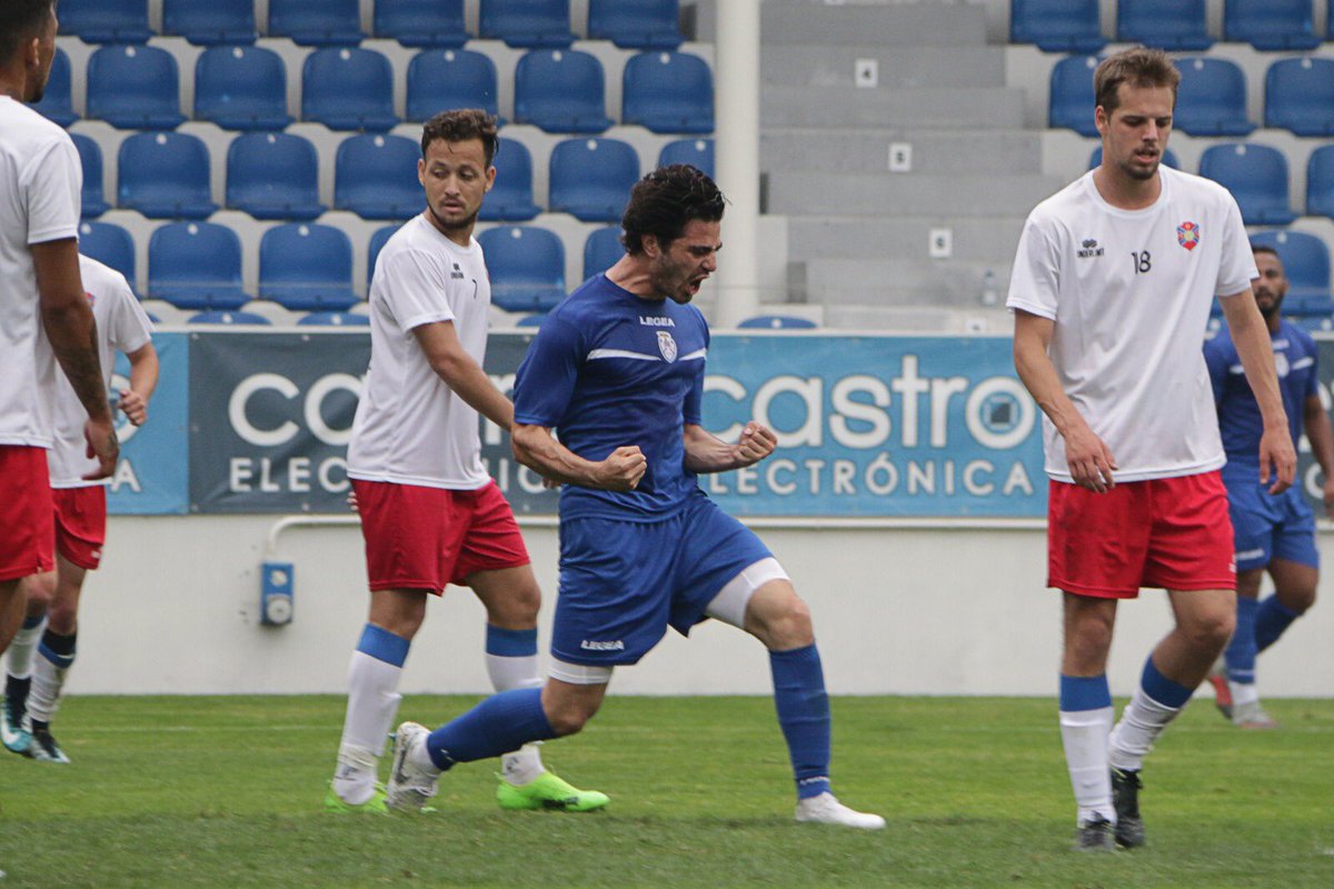 'Pollo' Briseño marcó con el Feirense (Twitter @pollobv)