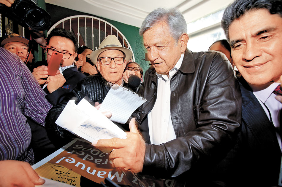 El tres veces candidato presidencial agradeció las muestras de apoyo de los ciudadanos. (Juan Carlos Bautista)