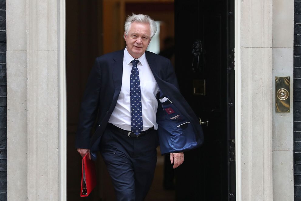 Davis había amenazado con dimitir en varias ocasiones por la posición de la primera ministra británica en las negociaciones sobre el Brexit. (AFP)