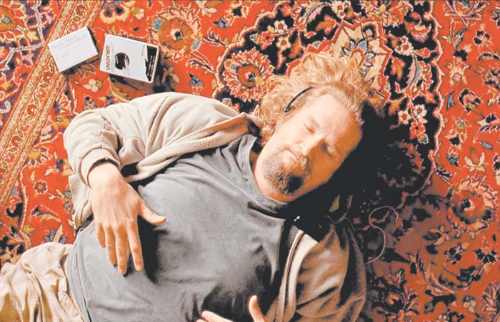 El Dude, personaje del filme que manifiesta el desencanto producido por un sistema inane.