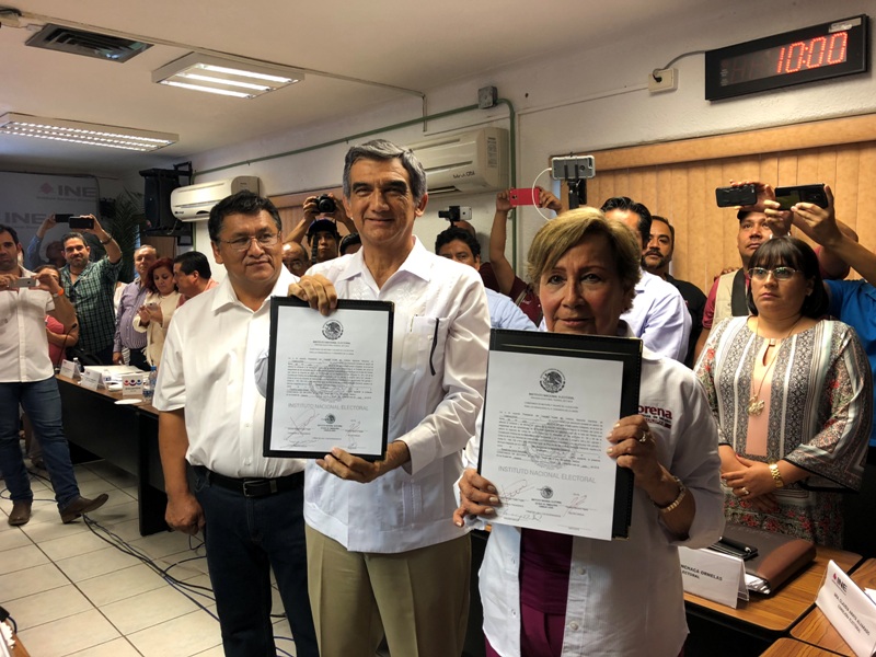 Entregan constancia de Mayoría Relativa.
