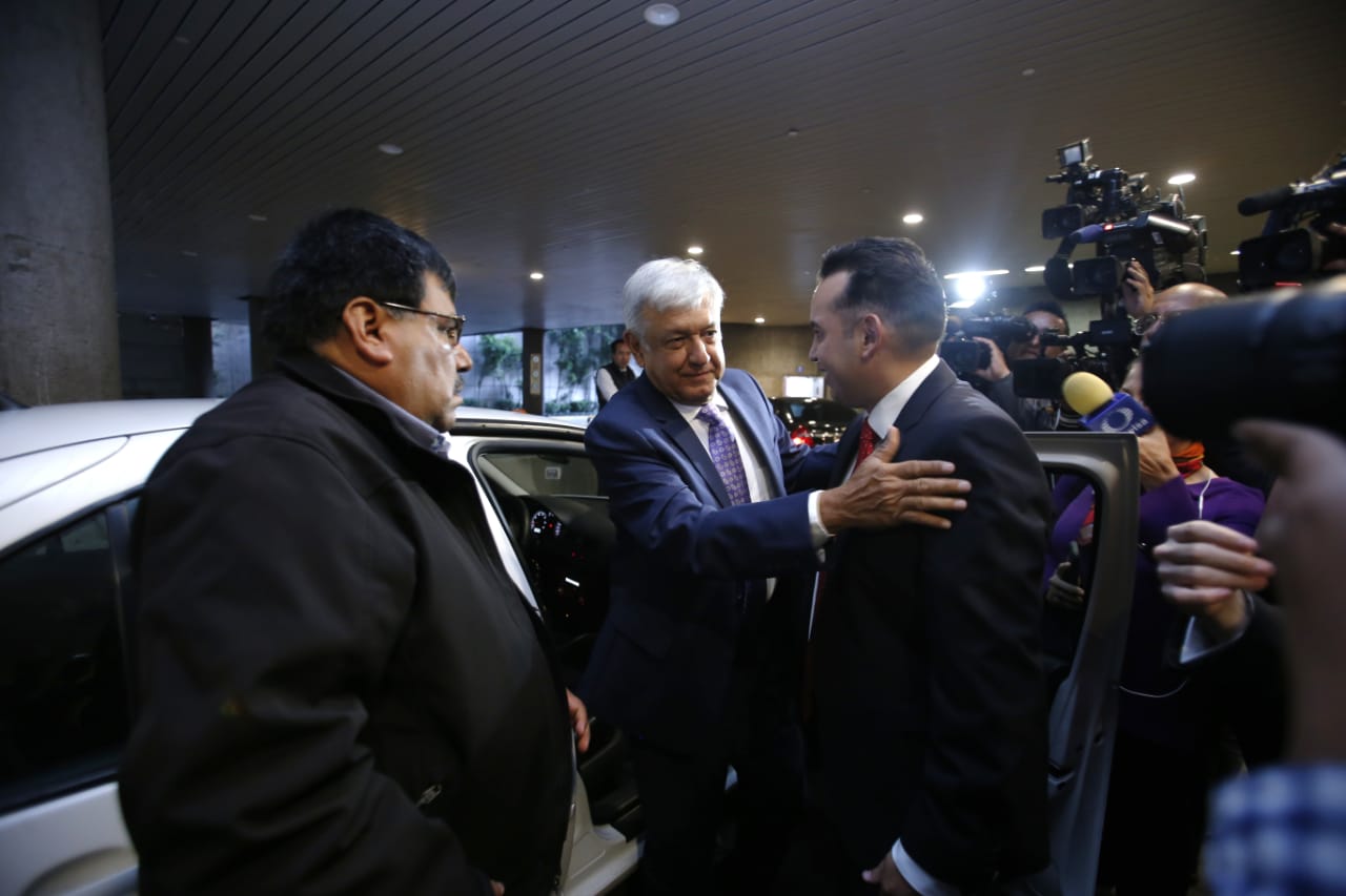 Andrés Manuel López Obrador en reunión con Francisco Cervantes, presidente de la Concamin e integrantes. (Foto: Ariana Pérez)