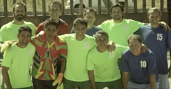 Las estrellas de futbol se jugaron una 'cascarita' en la frontera de México con Estados Unidos.