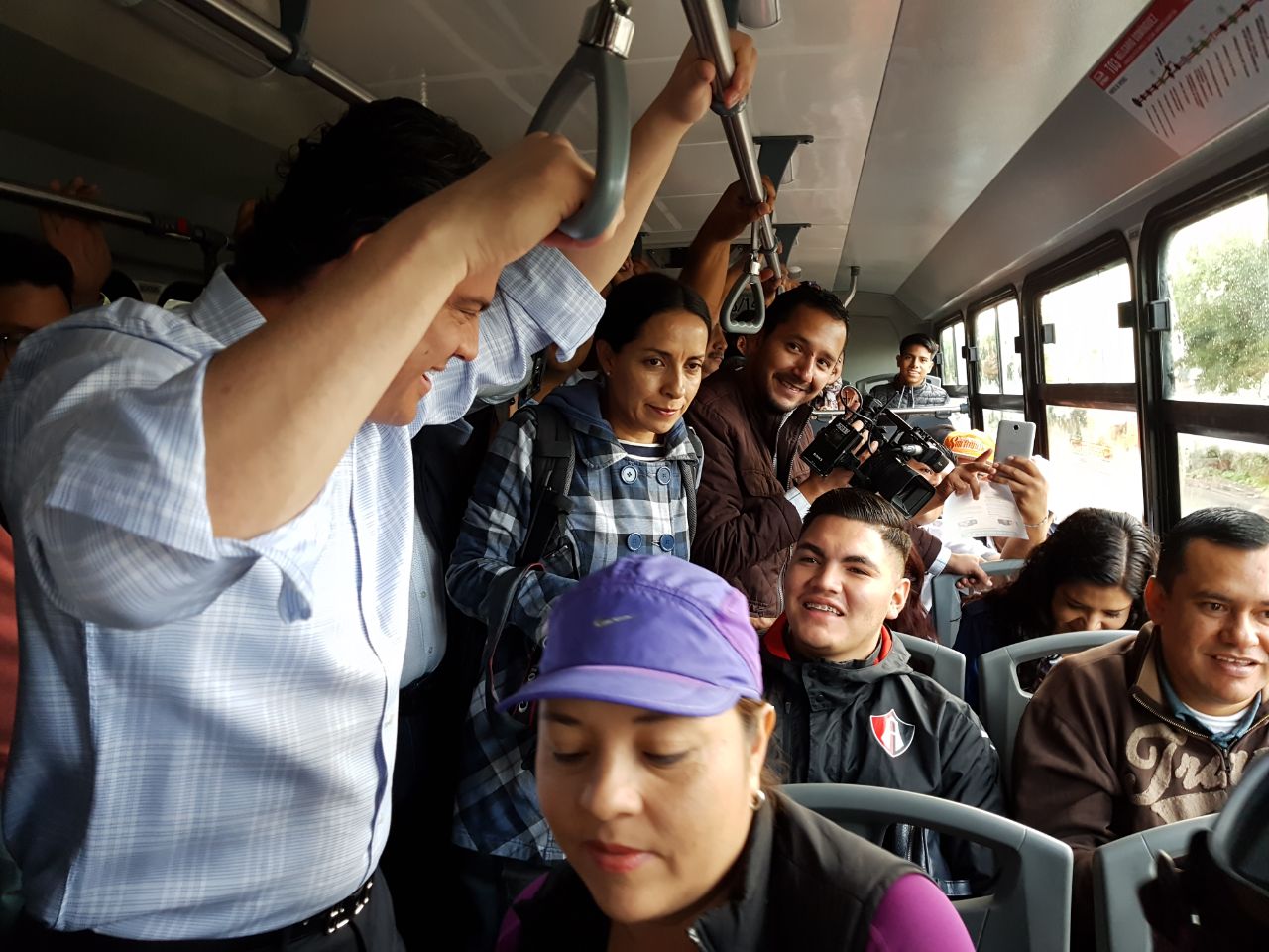 El gobernador Aristóteles Sandoval Díaz, dio banderazo a la ruta Belisario. (Cortesía)