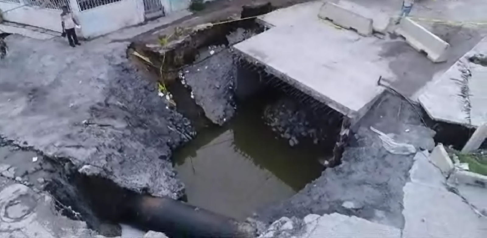 Están instalando drenaje pluvial, que evitaría futuras inundaciones.