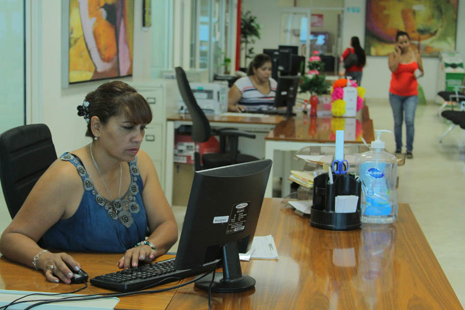Competencia desleal y bajos salarios enfrentan profesionales de Durango.(Milenio Digital)