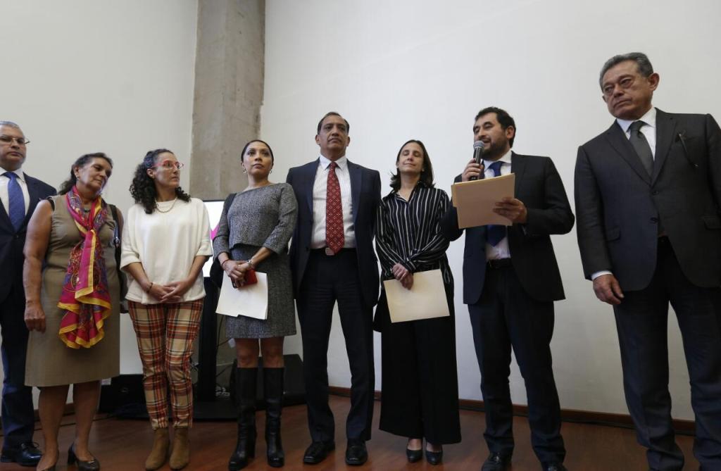 Los equipos acordaron cuatro reuniones para hablar sobre temas de reconstrucción, finanzas, gobierno y agua. (Héctor Téllez)