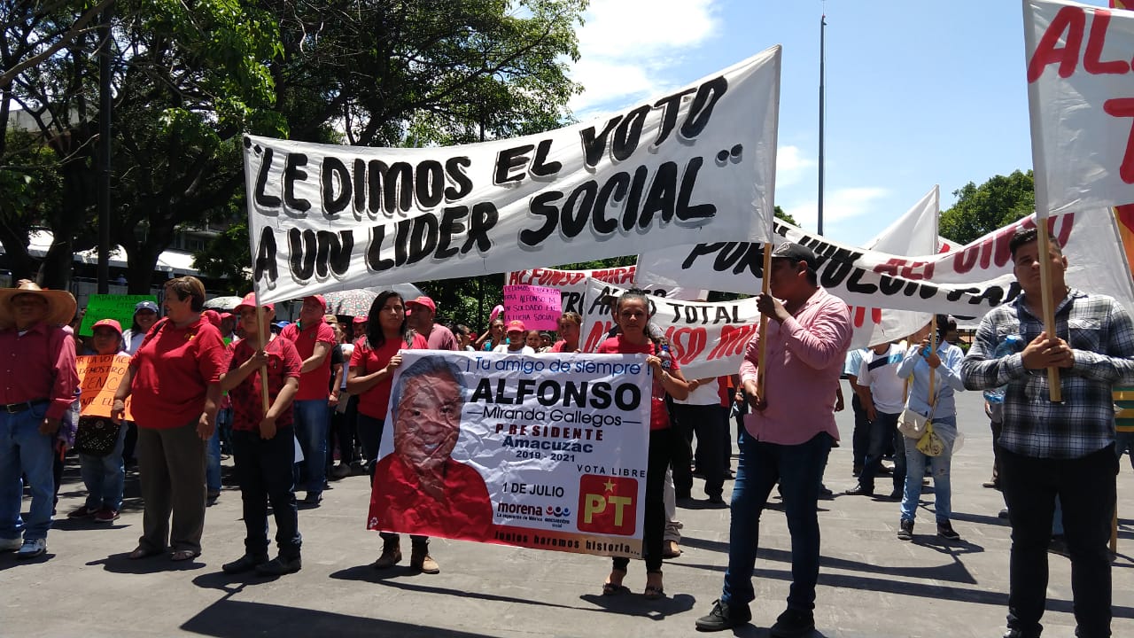 Habitantes de Amacuzac protestaron en el centro de Cuernavaca. (David Monroy)