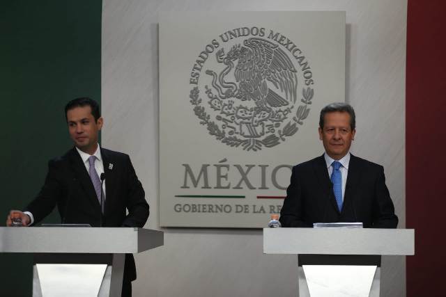 Miguel Tuffic y el vocero presidencial, Eduardo Sánchez, aseguraron que el IMSS tiene finanzas sanas. (Javier García).