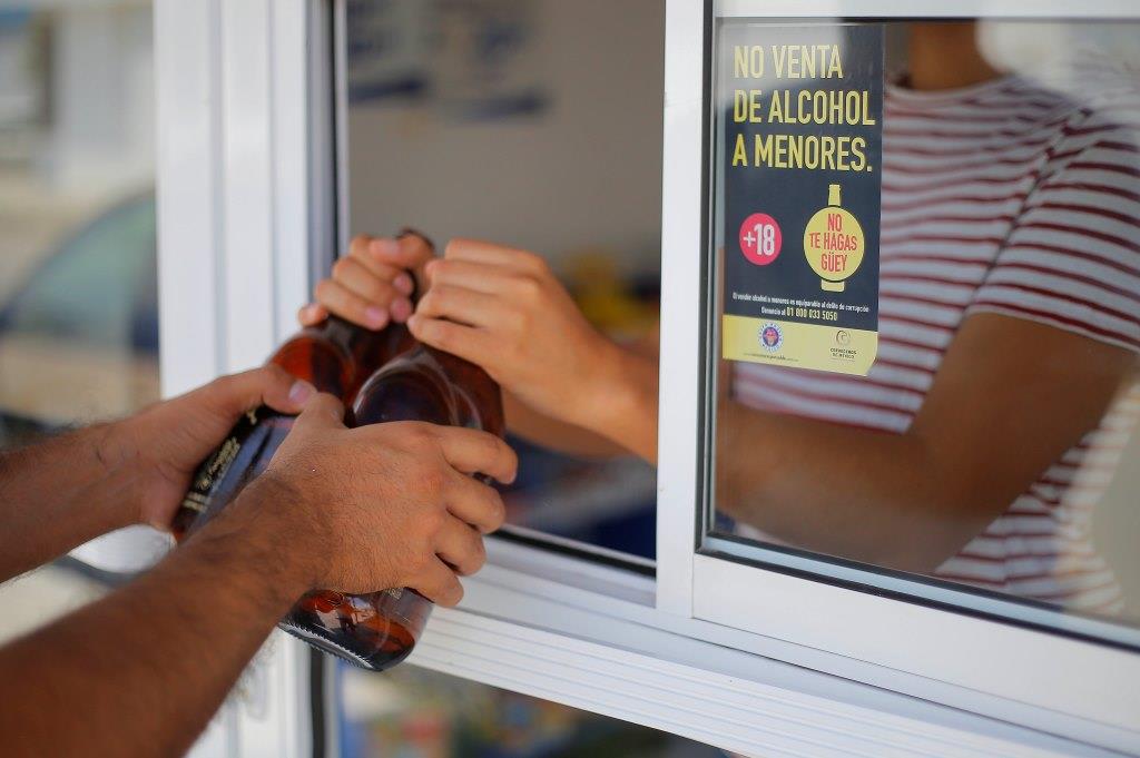 Acusan venta de bebidas embriagantes fuera de horarios en Aztama, Tlaxcala (Especial)