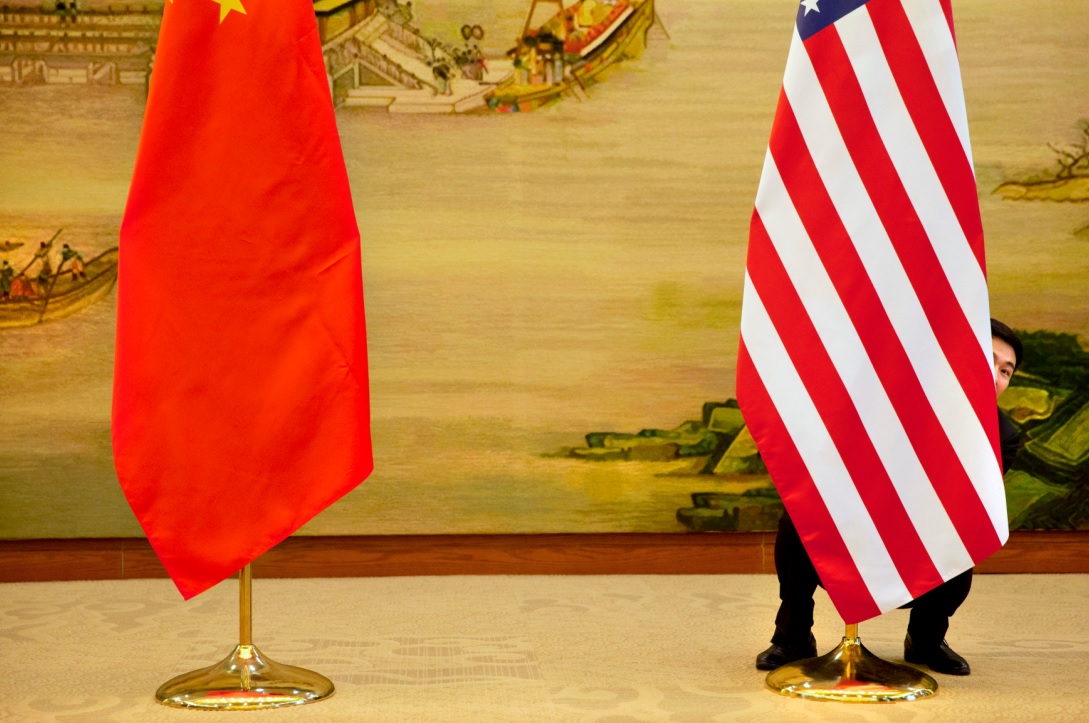Banderas de China y Estados Unidos (Reuters)