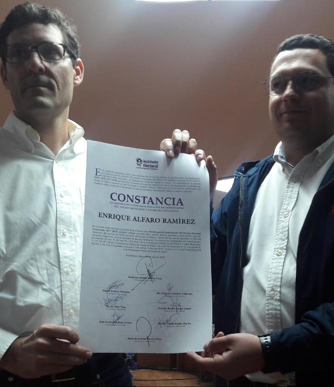 Con un millón 353 mil 974 votos a su favor, Enrique Alfaro Ramírez será el gobernador de Jalisco. El Instituto Electoral y de Participación Ciudadana entregó la constancia de mayoría a los representantes de Alfaro, quien no asistió al evento.