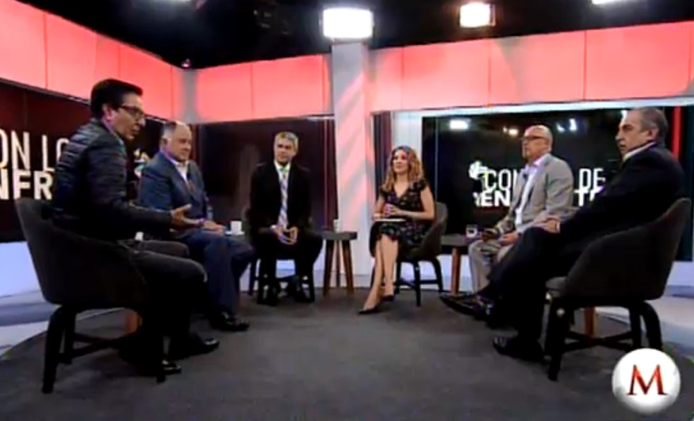 Periodistas de El Universal y Milenio conversan sobre temas de coyuntura política.