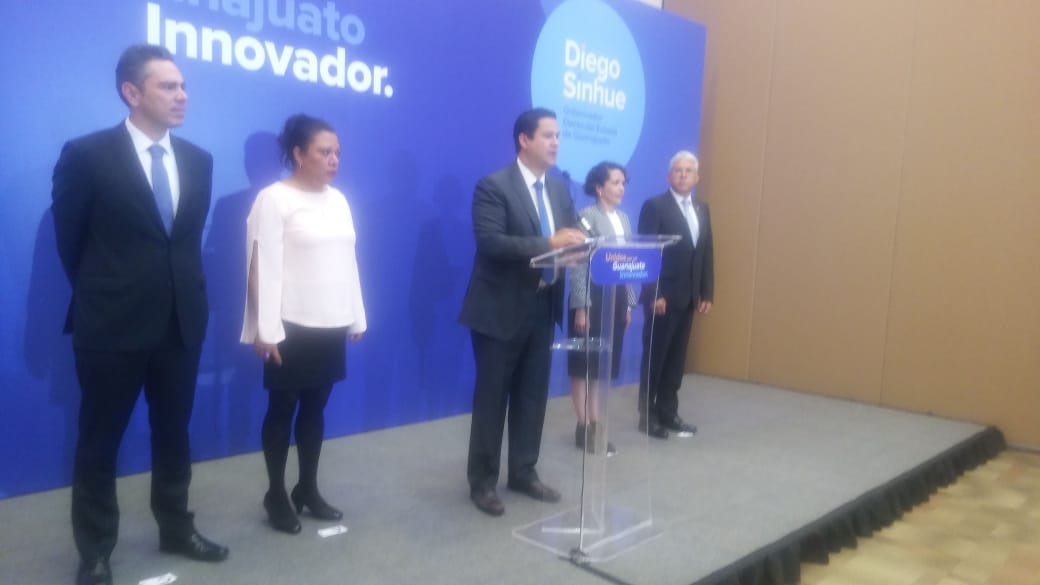 Cuatro primeros integrantes del gabinete de Diego Sinhue. (Foto Laura Villafaña)