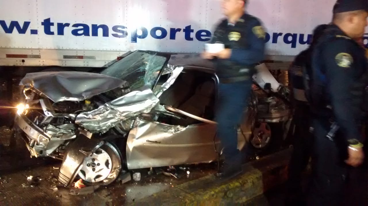 Los policías comenzaron a perseguirlo y fue en la salida a la altura de la calle Tilos donde más patrullas lo interceptaron.(Alejandro González)