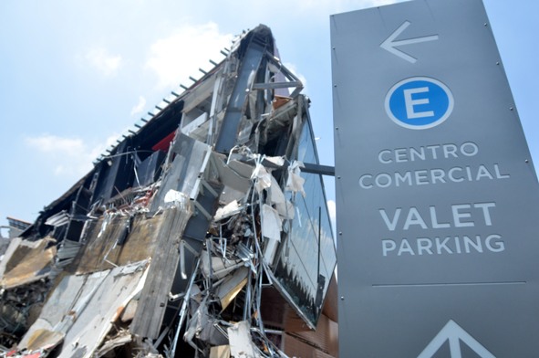 Vecinos aseguraron que aprovecharán el momentopara pedir la demolición de la plaza Artz Pedregal. (Cuartoscuro)