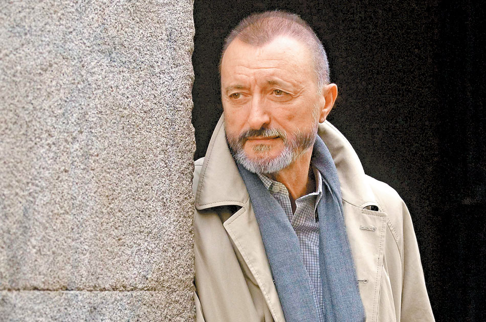 El autor ibérico comenzó otra polémica a través de Twitter. (Juan Medina/Reuters)