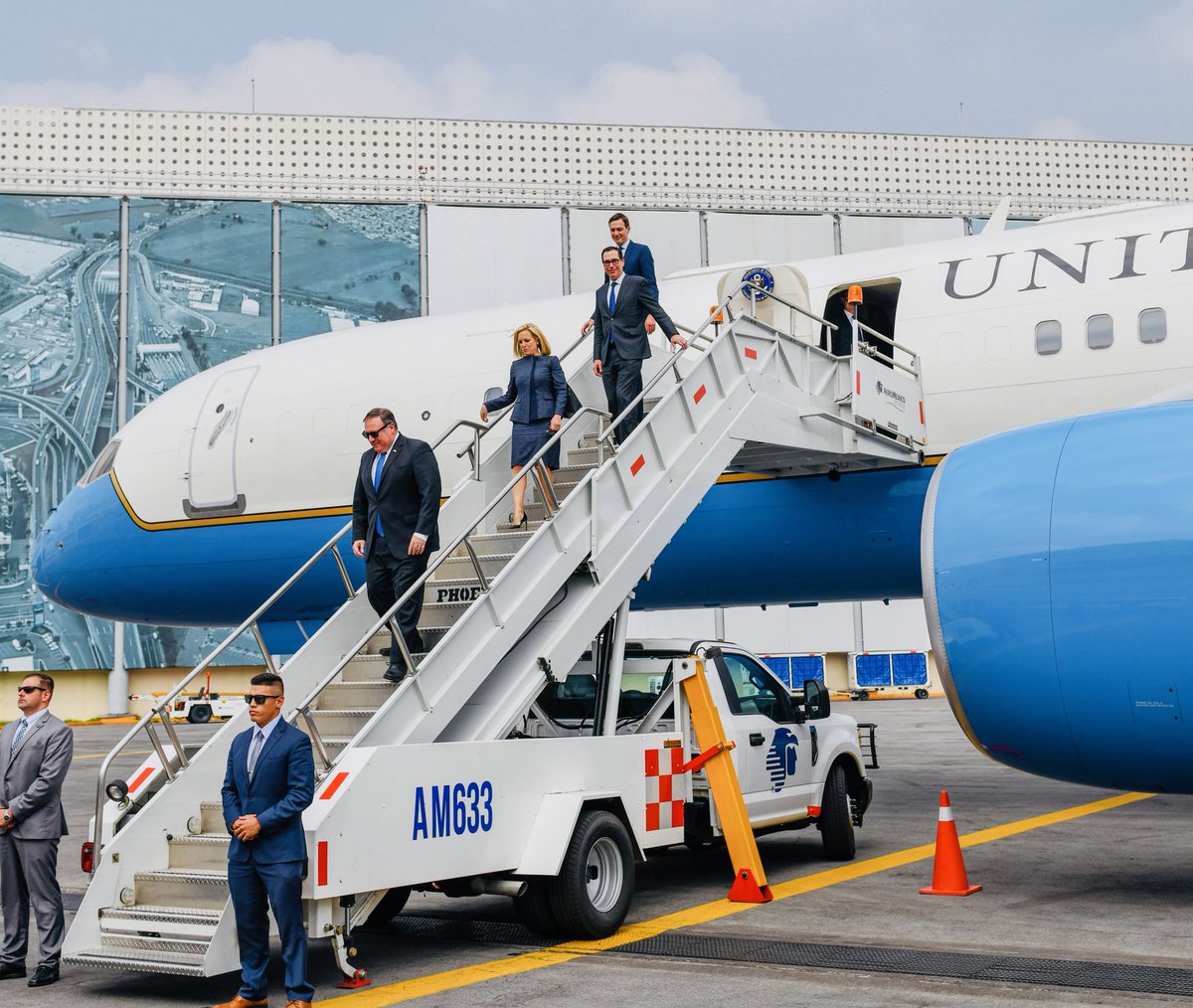 Funcionarios de EU llegaron a México para sostener una reunión con Péña Nieto y AMLO. (Tomada de @SecPompeo)