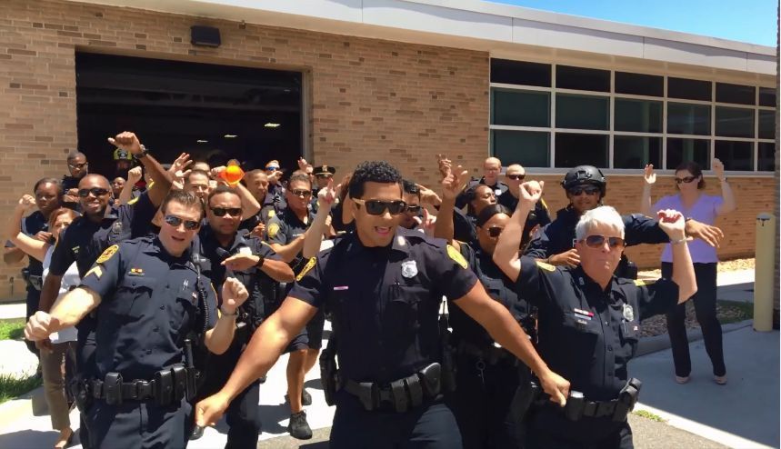 El 'Lip Sync Challenge' de la policía de Norfolk es el que más reproducciones acumula hasta la fecha. (Foto: Captura de pantalla Facebook)