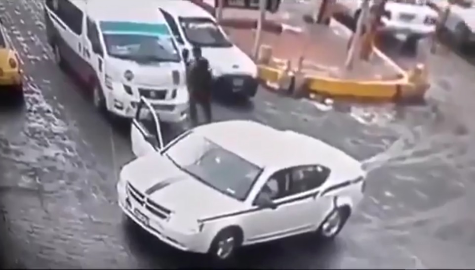 El auto blanco/Especial