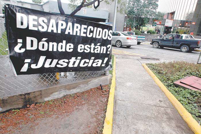Invitó a todos aquellos que sufren su misma pena a que encuentren en Dios la fortaleza para seguir en la lucha y en la búsqueda de sus familiares.