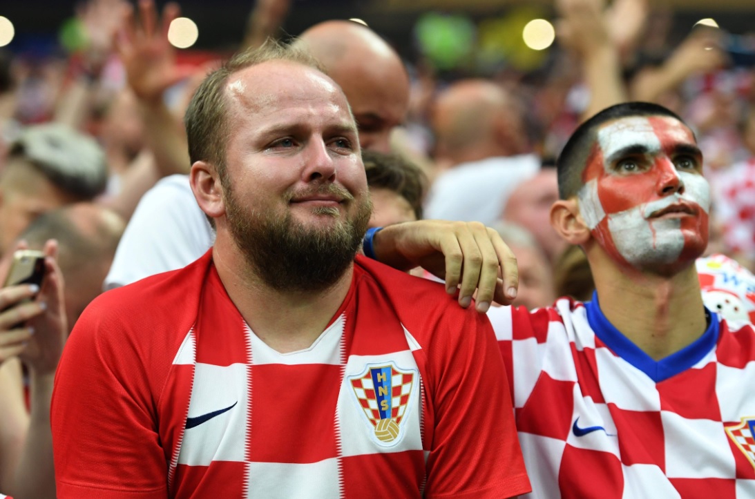Aficionado llora tras la derrota de Croacia (AFP)