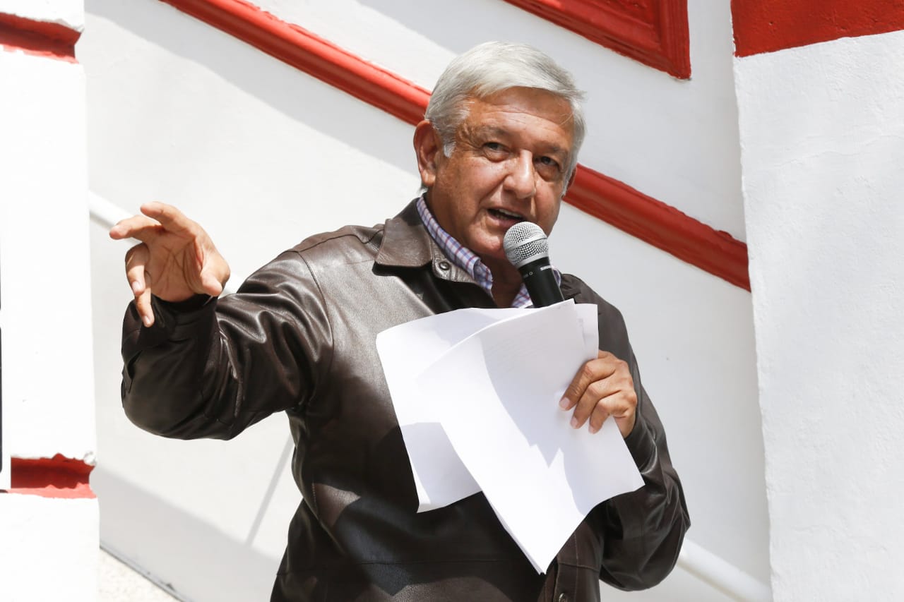 Andrés Manuel López Obrador explica su plan de austeridad. (Héctor Téllez)