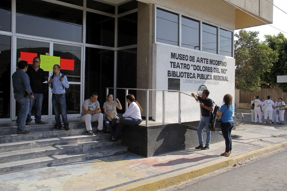 Los empleados ya se han manifestado por el cese del director del recinto, Ramón González. (Notivox Digital)
