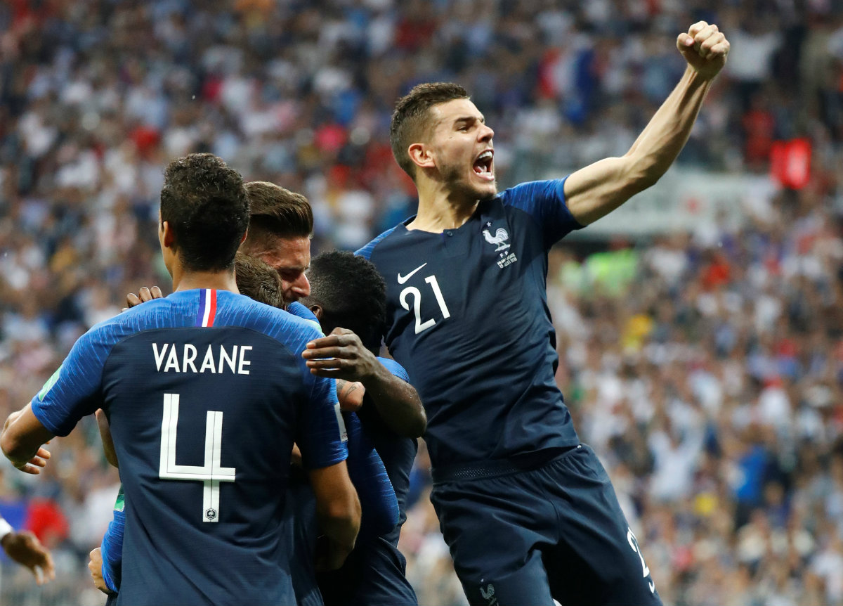 Francia festeja tras el gol de Griezmann por la vía penal (Reuters)