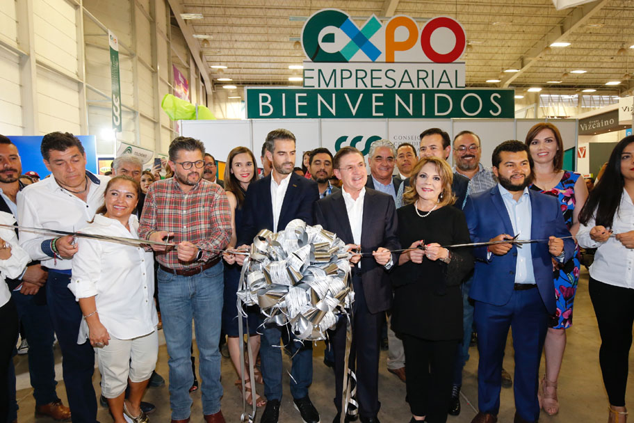 El gobernador de Durango cortó el listón inaugural junto a presidentes de cámaras empresariales.