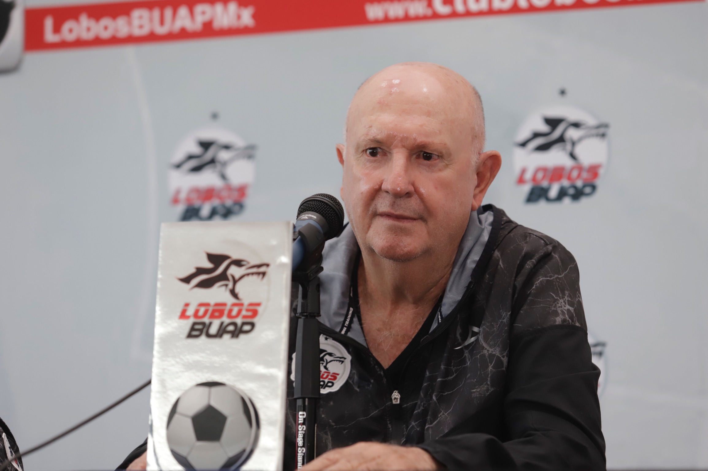 Manuel Lapuente, director deportivo del club Lobos BUAP, afirmó que buscarán no ser nuevamente el último lugar de la Liga MX (Agencia Enfoque)