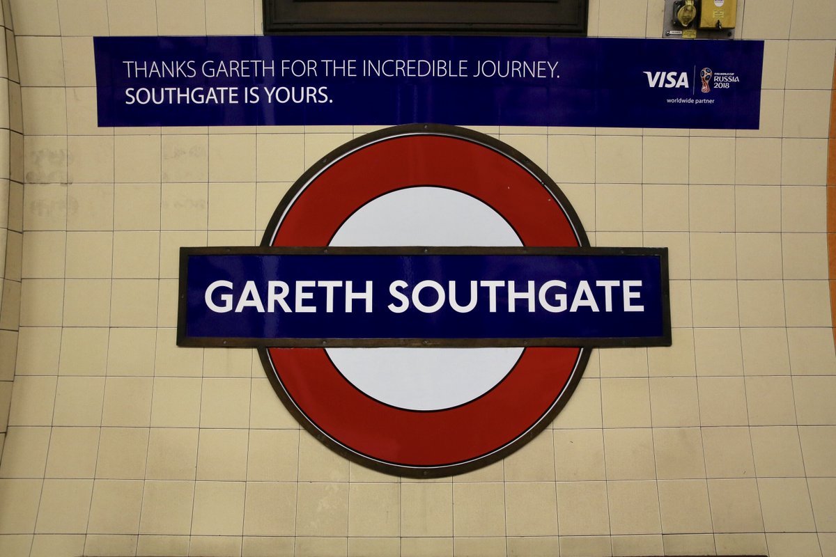 Metro de Londres homenajea a técnico de la selección de Inglaterra (Twitter @TfL)