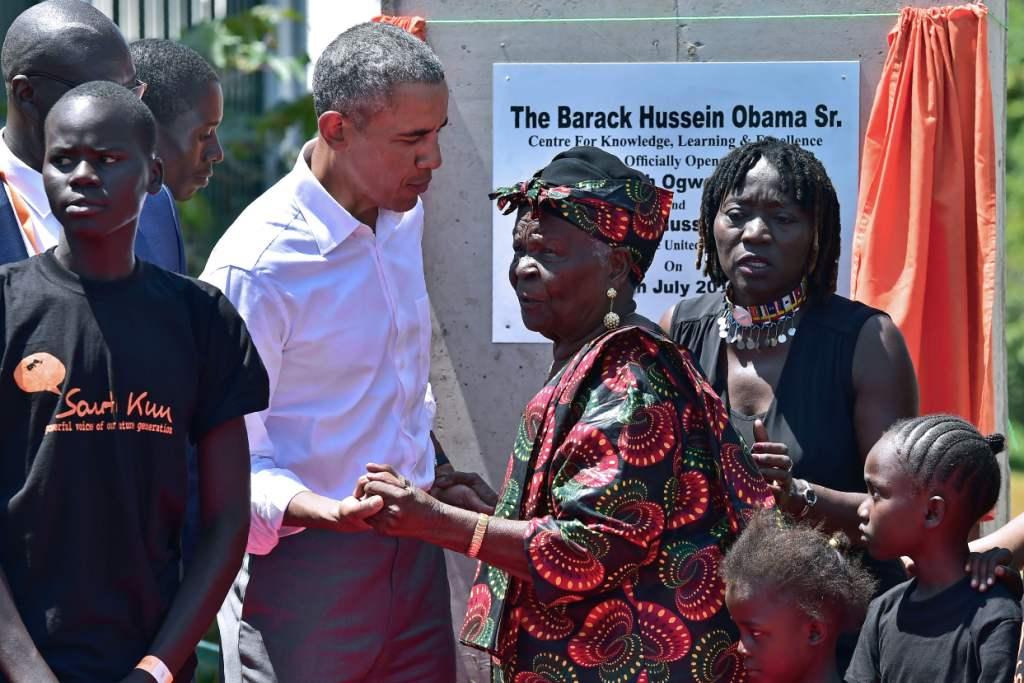 Después de que Obama llegara al país, se reunió con el presidente, Uhuru Kenyatta. AFP