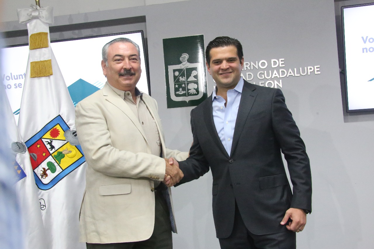 Pedro Garza, alcalde electo, y Francisco Cienfuegos, alcalde en funciones. (Foto: Raúl Palacios)