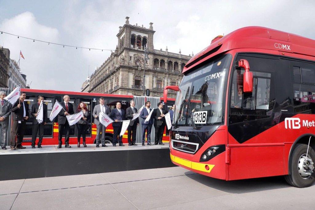 Amieva indicó que los camiones son accesibles para personas con discapacidad y amigables con el ambiente. (Twitter @MetrobusCDMX)