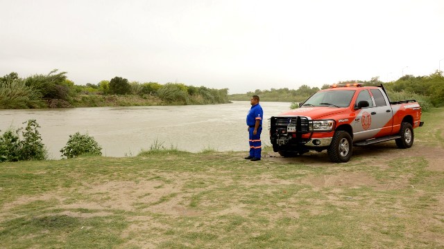 La Dirección de Protección Civil de Nuevo Laredo pidió a la población evitar nadar en el río Bravo (Ricardo Hernández)
