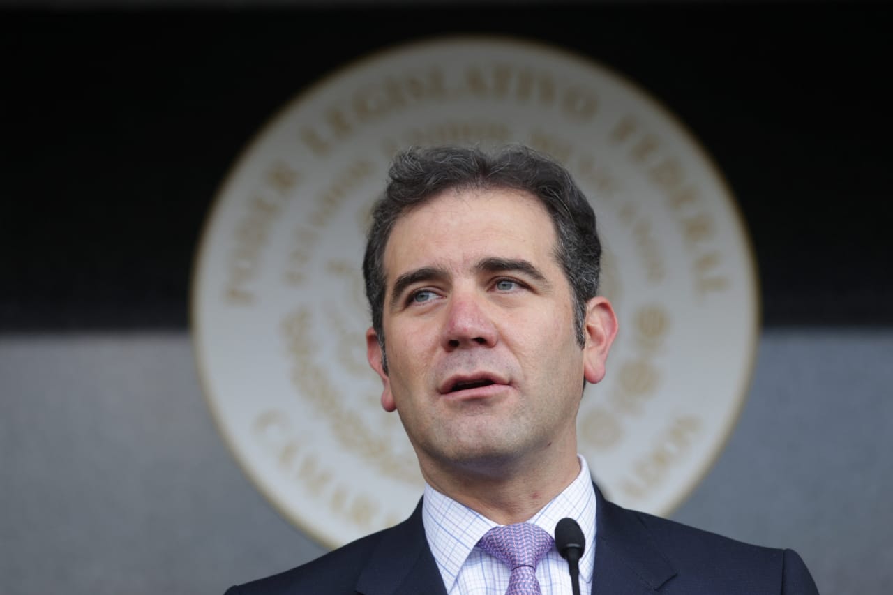Lorenzo Córdova encabezó la entrega de documentación en la Cámara de Diputados. (Omar Franco).