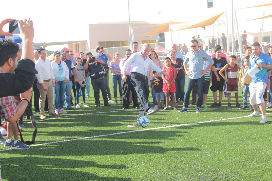 El evento cerró  con partidos entre escuelas de futbol del sector. (Especial)