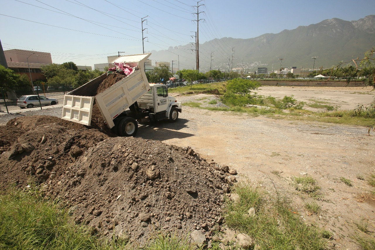 Ya iniciaron los trabajos preliminares en en la colonia Fuentes del Valle. (Foto: Roberto Alanís)