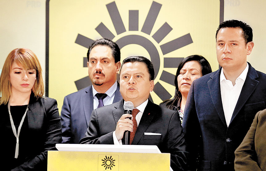 El presidente perredista habló en conferencia de prensa. (Octavio Hoyos)
