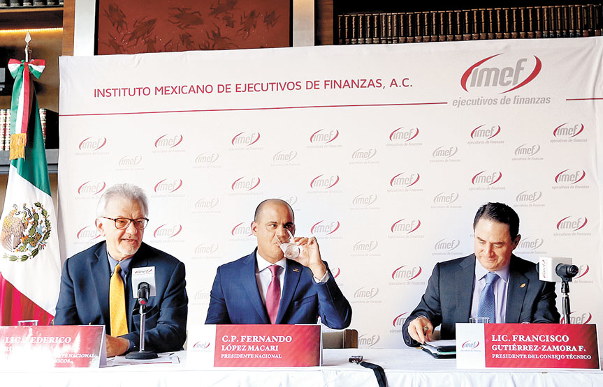 Los representantes del Instituto Mexicano de Ejecutivos de Finanzas, por reorientar el gasto público. (Nelly Salas)