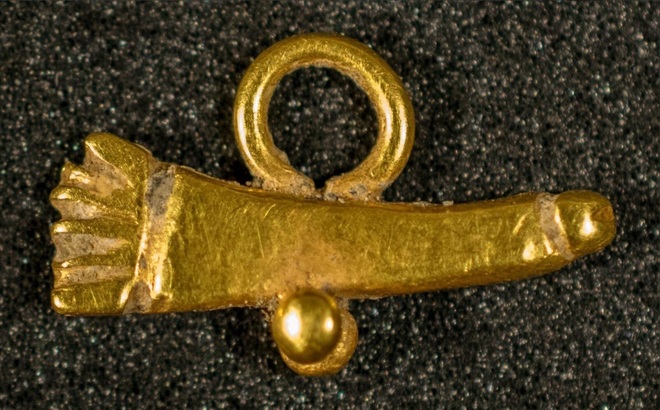 El amuleto de oro encontrado en la la localidad de Uncastillo, Zaragoza. (Foto: Comarca Cinco Villas)