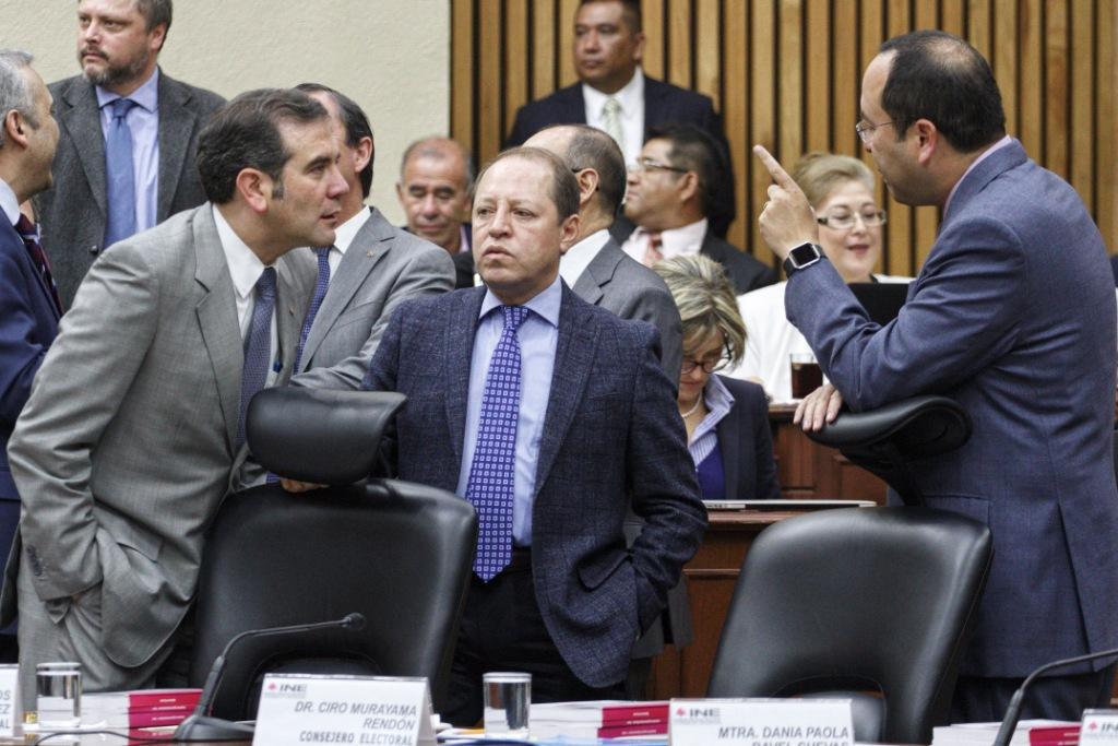 Los consejeros del INE Lorenzo Córdova, Marco Antonio Baños y Ciro Murayama durante una sesión del Consejo General/Cuartoscuro