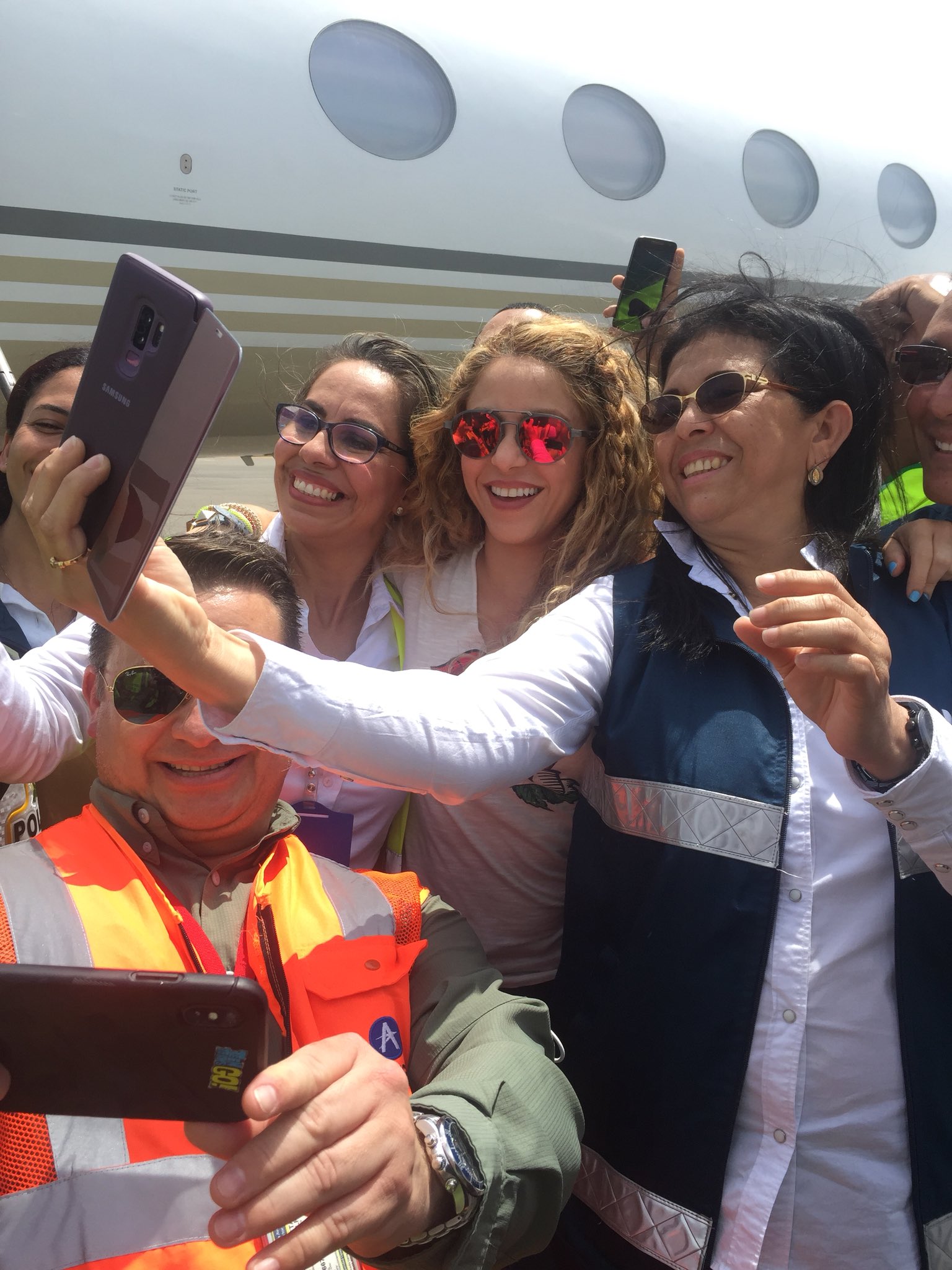 Shakira hizo una breve pausa en su gira para presentarse en la ceremonia deportiva. (Foto: Twitter)