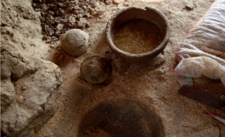 Entre los vestigios que salieron a la luz se encuentra un torno de alfarería de piedra. (Foto: Ministerio de Antigüedades de Egipto)