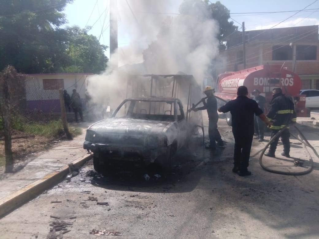Camioneta quemada de Bimbo en Acapulco. (Javier Trujillo)